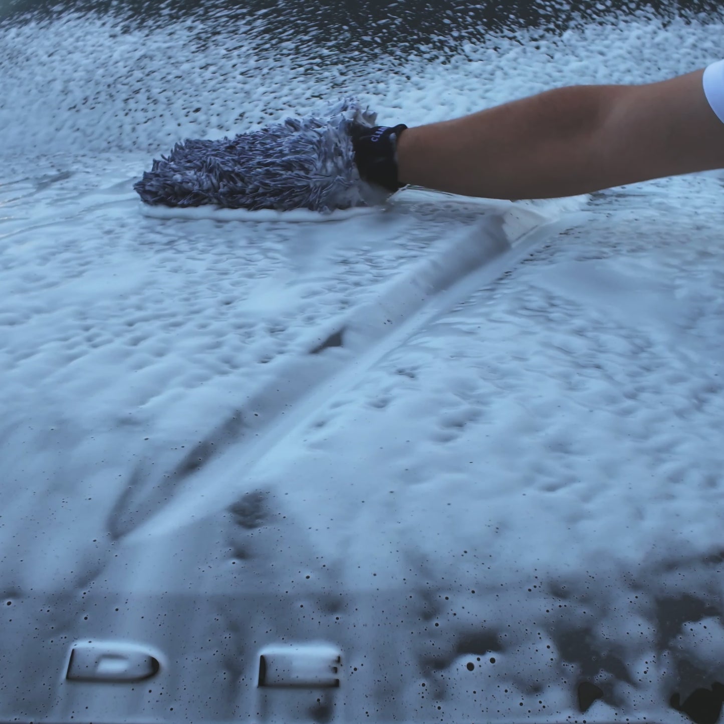 Clean. Wash Mitt